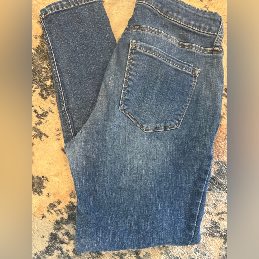 CROWN & IVY
SIZE 6 CROWN & IVY DENIM JEANS